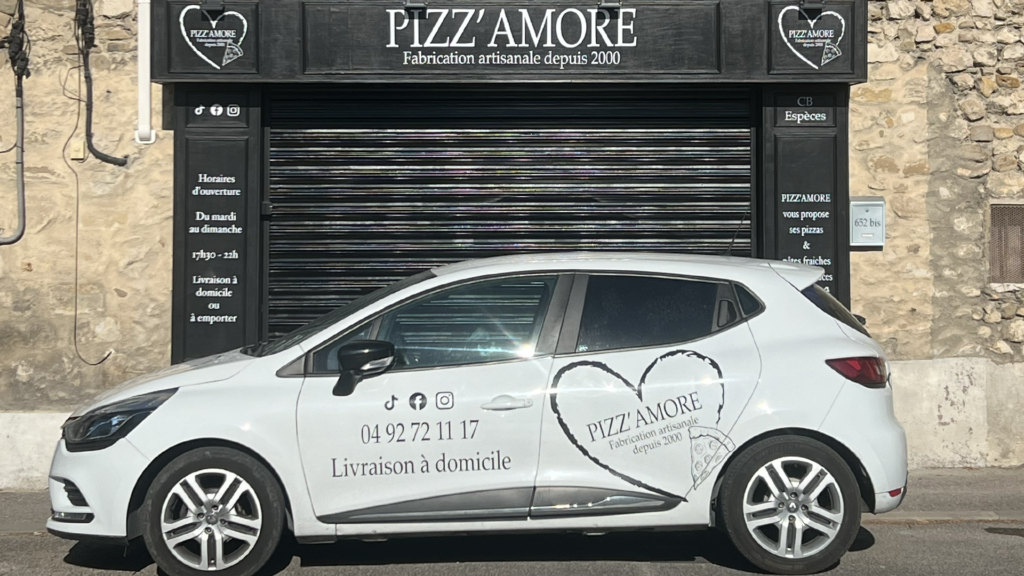 Voiture livraison Pizz'Amore